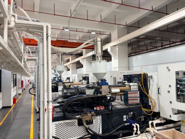 منظر بانورامي لخط إنتاج IML كامل